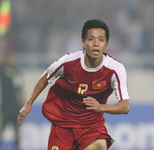 Năm 2011, Văn Quyết được triệu tập lên đội tuyển U.22 Việt Nam tham dự Vòng loại Olympic London 2012 khu vực châu Á.